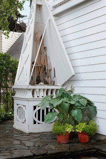 Hide_Unattractive_Pool_Equipment_with_this_unique_pool_storage_idea A wooden obelisk for pool equipment storage