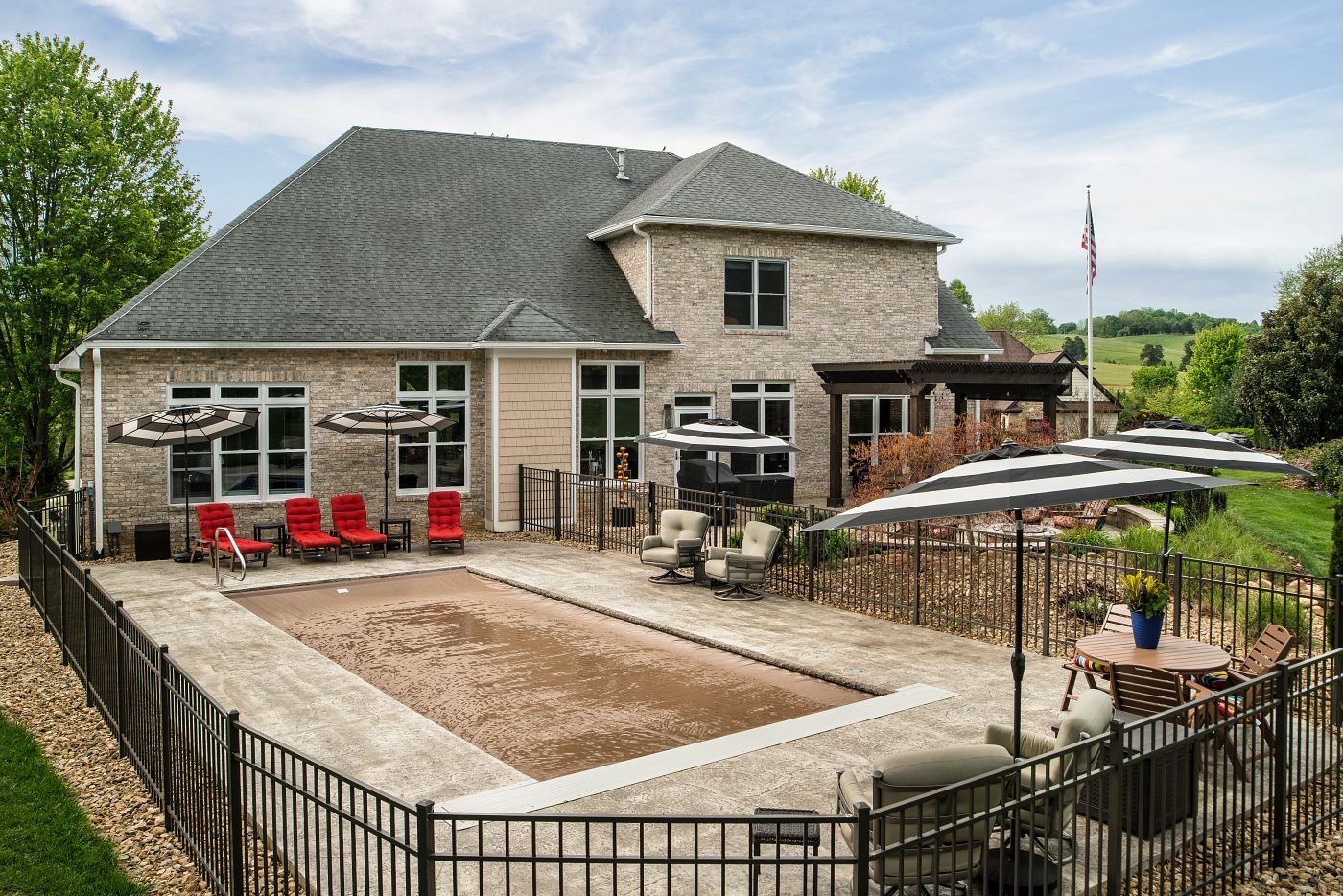 rectangular fiberglass pool with closed autocover