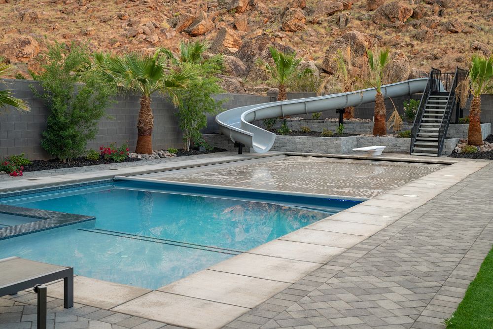 automatic safety cover closing over pool in Washington backyard